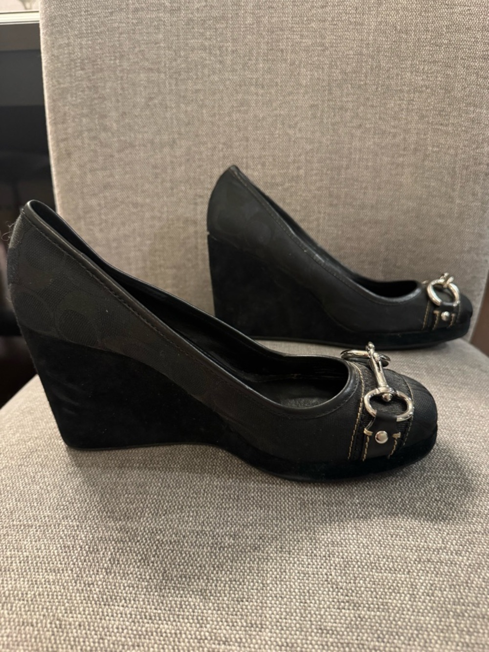 Coach Black Signature Wedge Pumps Horsebit Logo Heels Size 7.5 - Picture 12 of 14